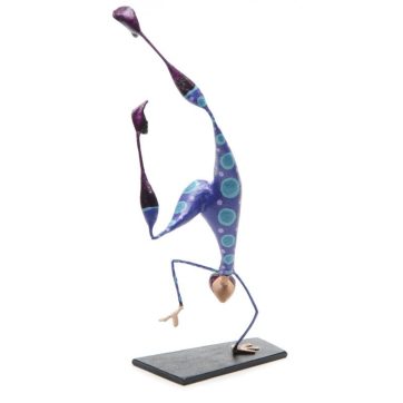 Gimnasta haciendo el pino
