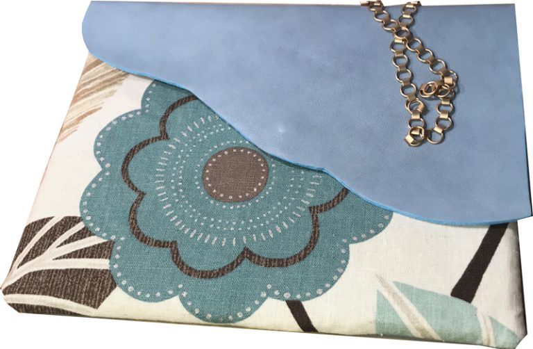 Bolso Cartera de Mano Colección Ola. Flor azul.Pieza única. Hecho a mano.