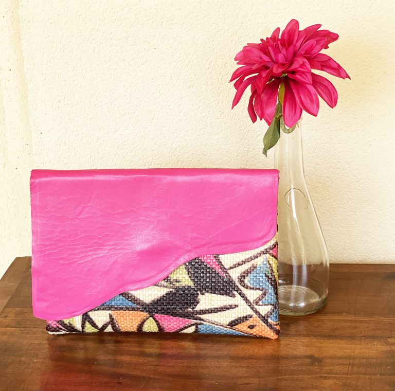 Bolso Cartera de Mano Colección Ola Arpillera Fresa Pieza única. Hecho a mano