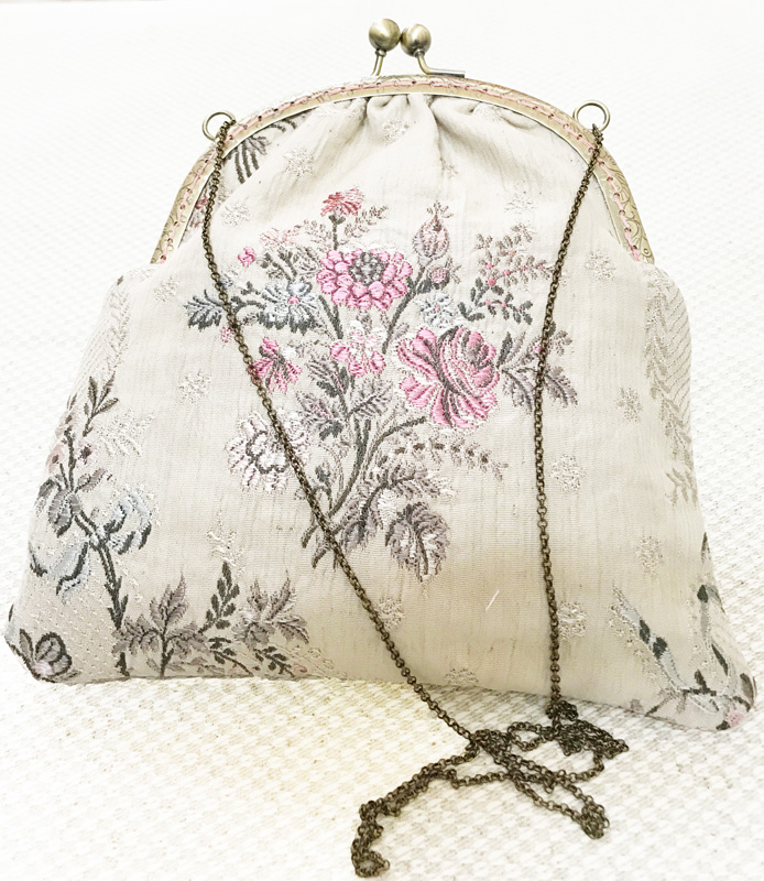 Bolso Vintage en seda con bouquet bordado para bodas o atuendos informales